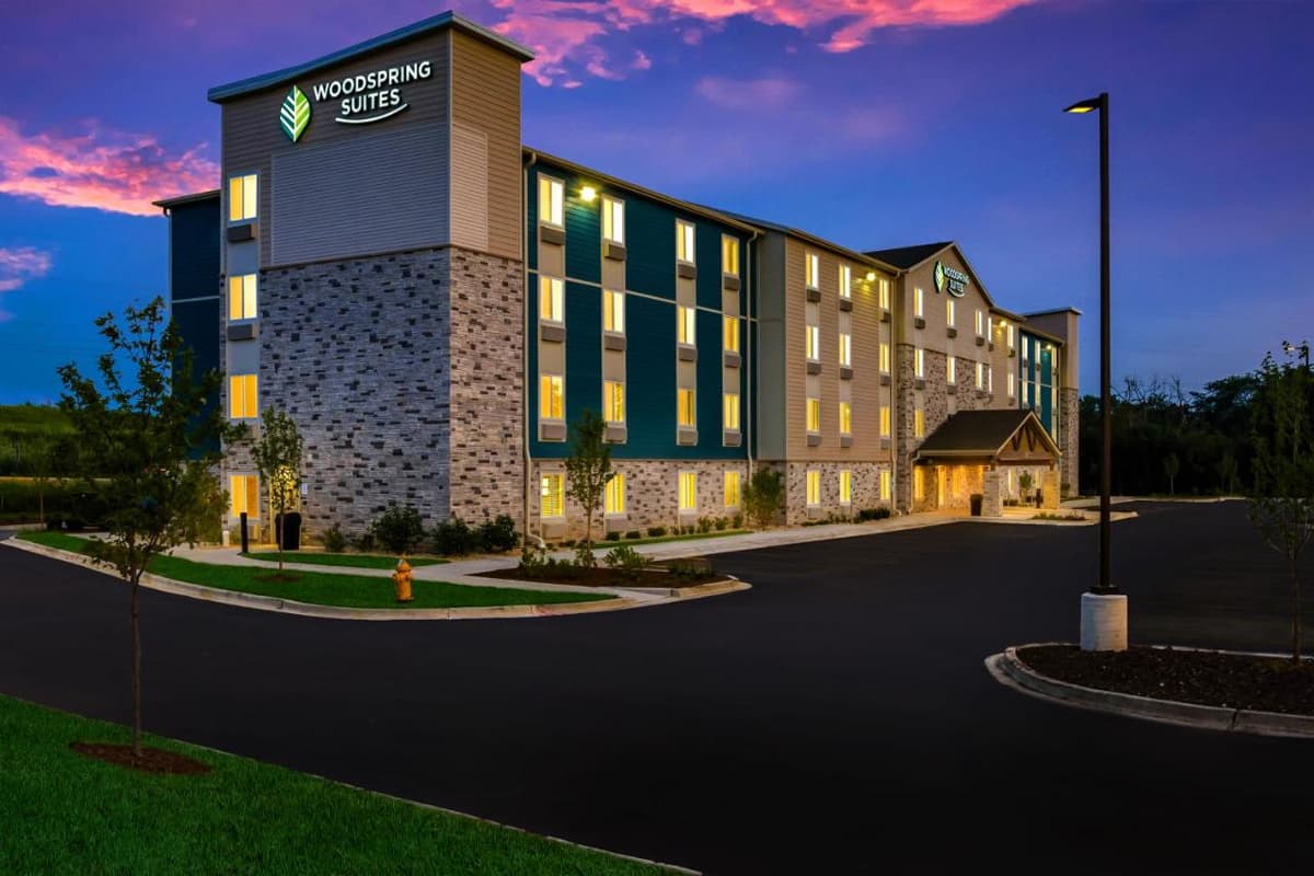 Featured image for "WoodSpring Suites Chicago Addison"
