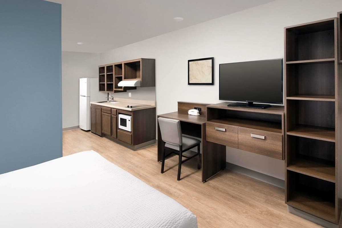 Featured image for "WoodSpring Suites Downers Grove – Chicago"