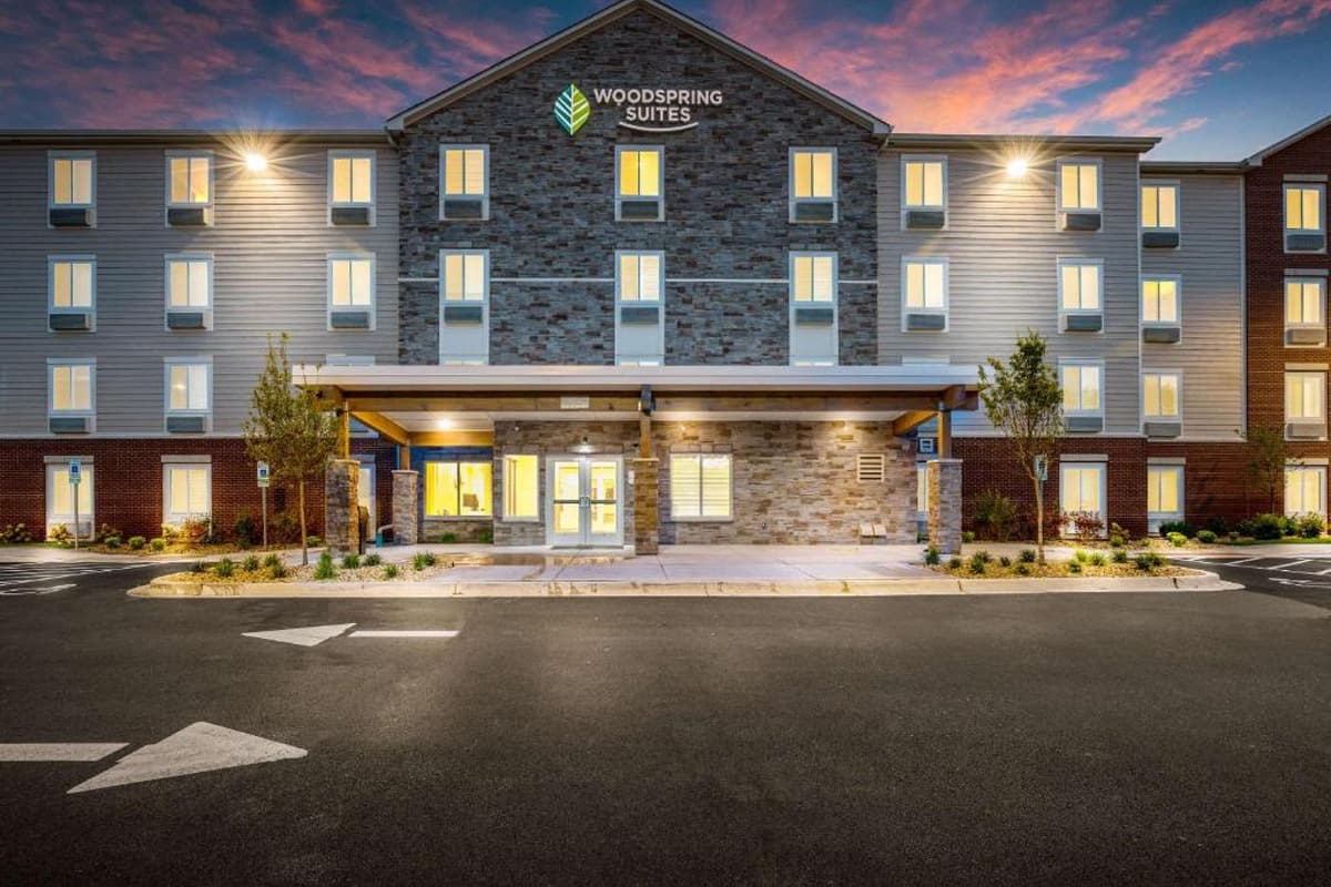 Featured image for "WoodSpring Suites Elgin – Chicago"